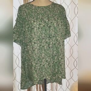 Bloomchic NWT Floral Top Size 18/20